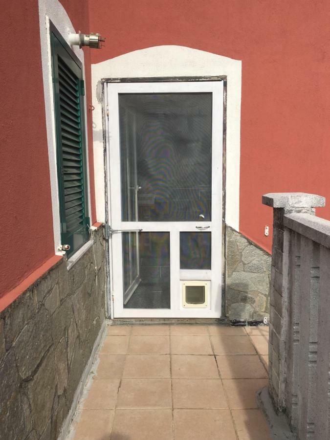 La Casa Di Zoe Leilighet Uscio Eksteriør bilde
